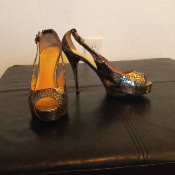 Guess pewter multi snake skin print peep toe/ sling back.Size 9 - Picture 1 of 6